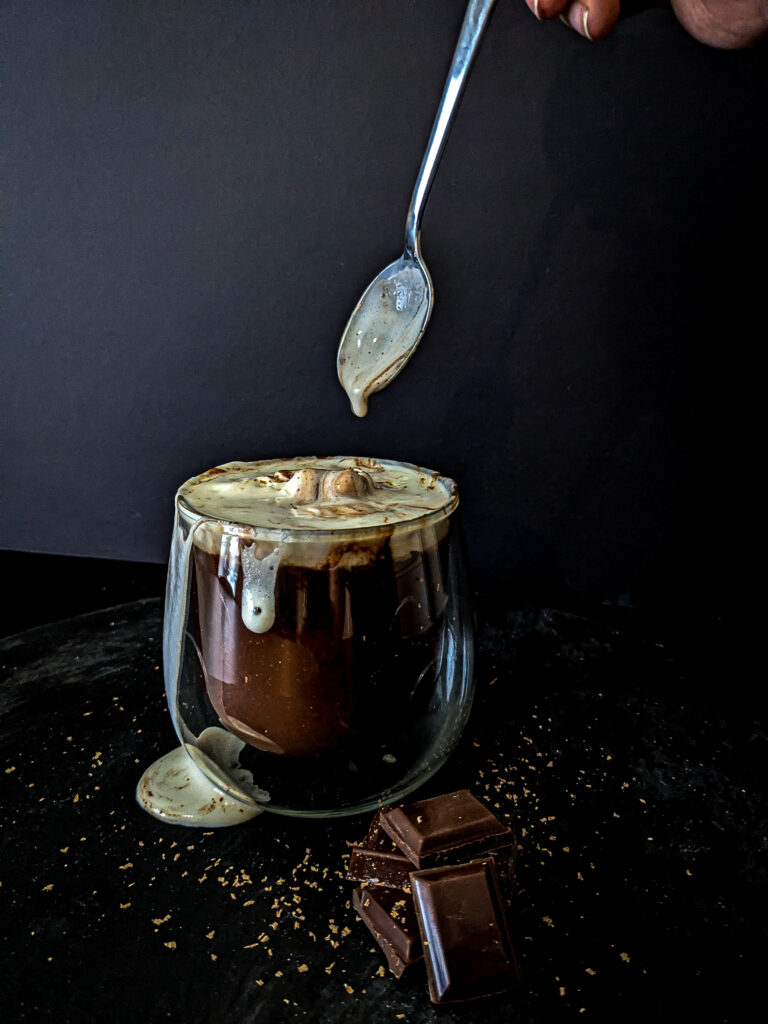 Chocolat chaud européen Dans le luxe et l'arrogance. Photo par Josianne Brousseau